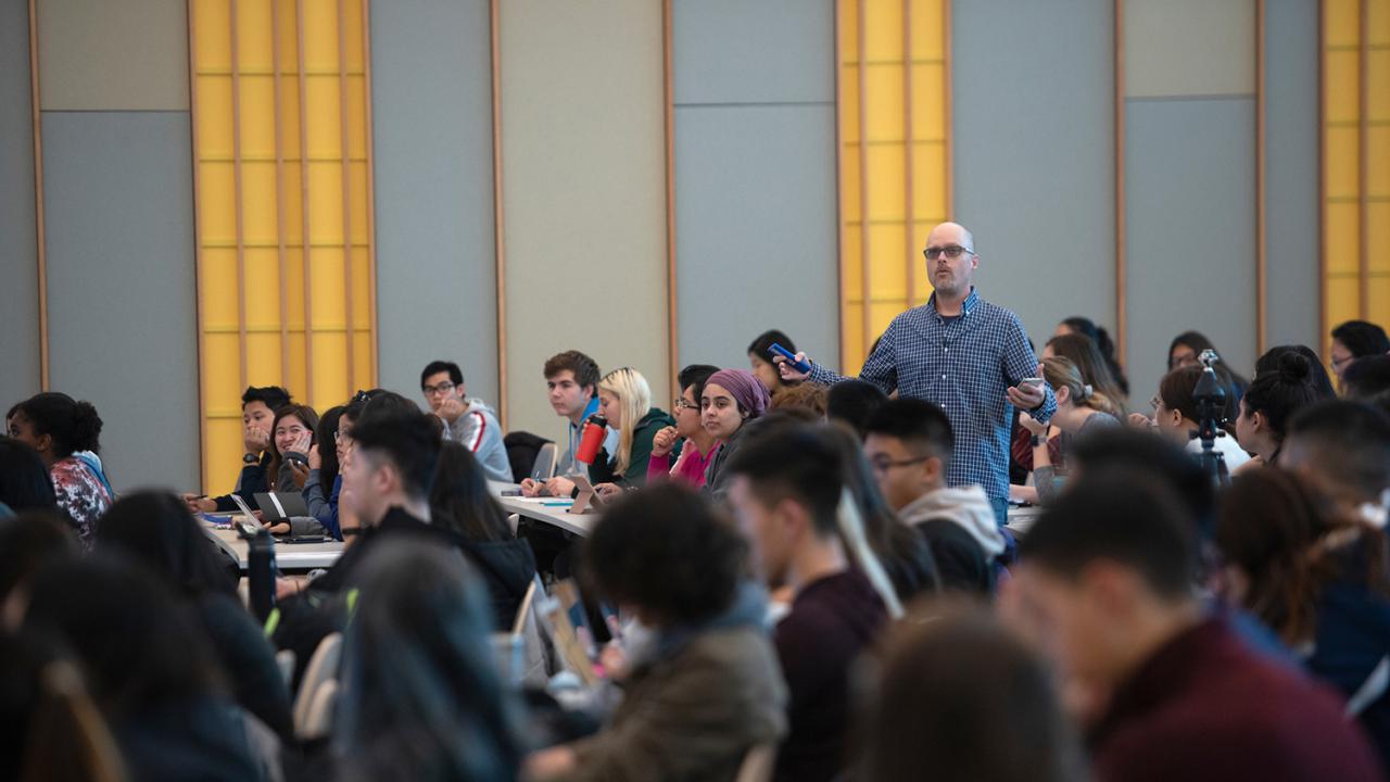 To help teachers track student progress, lecturer Joel Ledford and colleagues developed GradeR, GradeR, a grade book analytics application designed to work with Canvas, UC Davis’ learning management system. UC Davis Lecturer Joel Ledford teaches a class