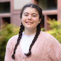 Carmina Alves headshot