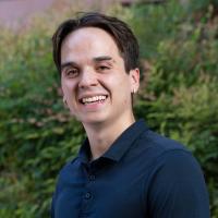 Ethan Perez headshot